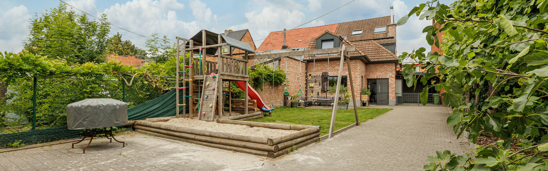 Gebouw voor gemengd gebruik te koop in Waasmunster